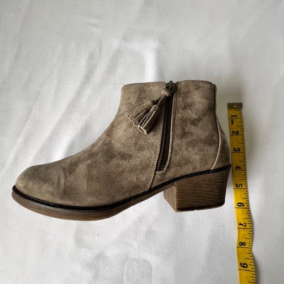 Propet Sz 9W gray suede side zipper heeled booties - Picture 9 of 11